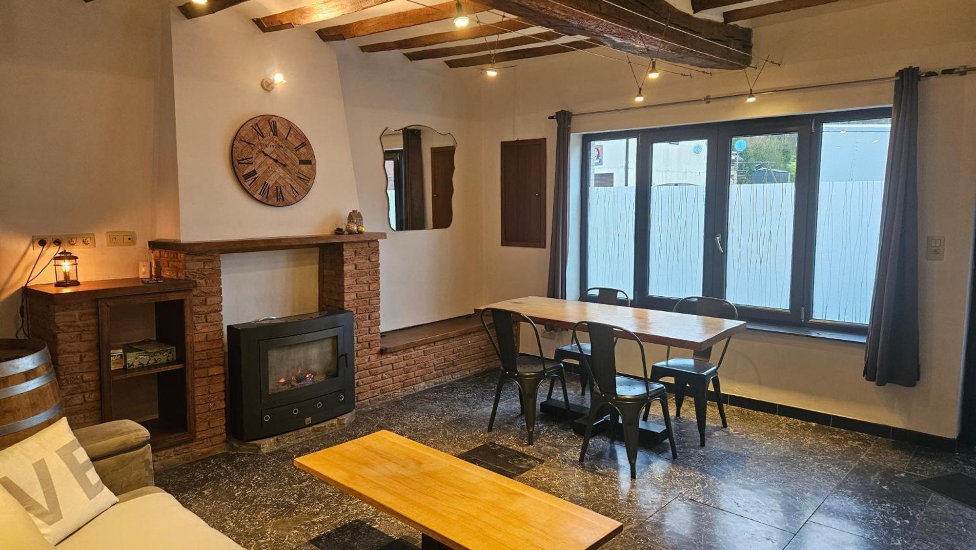 Gite Citadin De L'Entreville Лоб Экстерьер фото